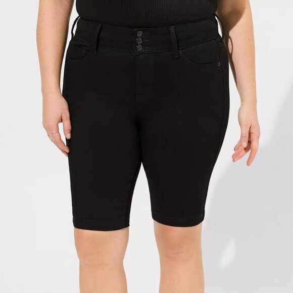❤️NWT VINTAGE TORRID BERMUDA JEGGING JEAN SHORTS -  SUPER SOFT STRETCH DENIM - Picture 1 of 14